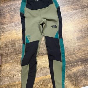 The North Face Olive Green & Teal Women's Athletic Leggings steep tech